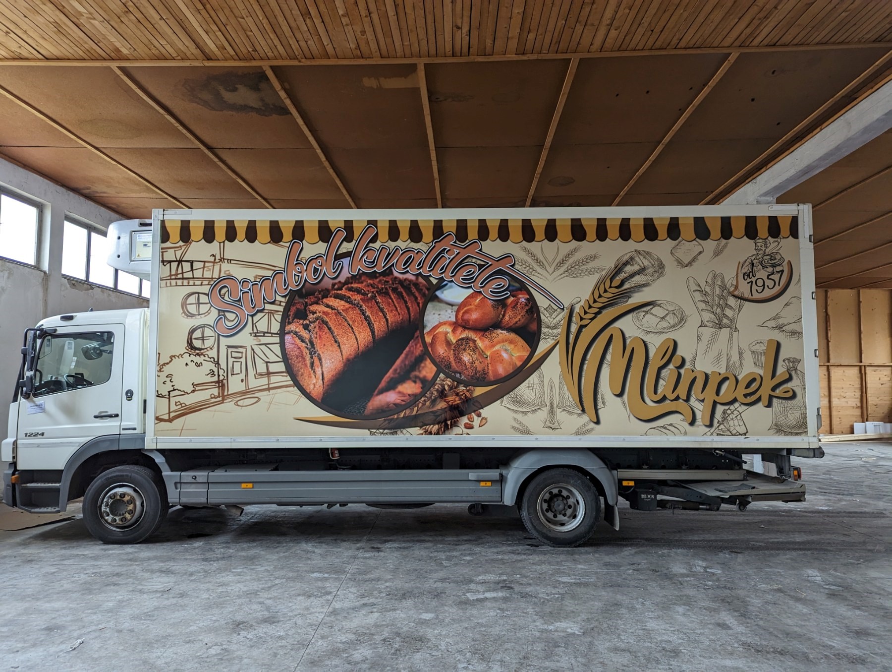 Kamion Mlinpek sa potpunom autografikom — digitalno štampana folija